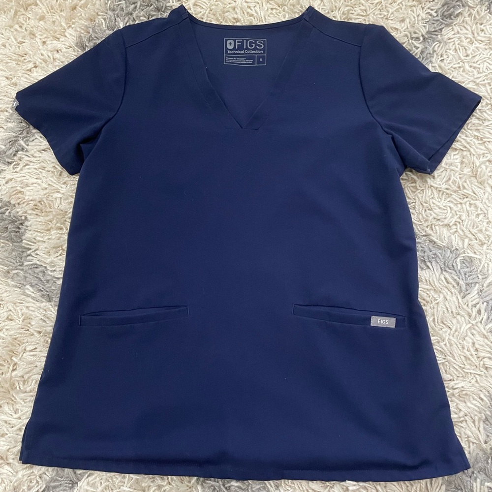 Figs Casma scrub top